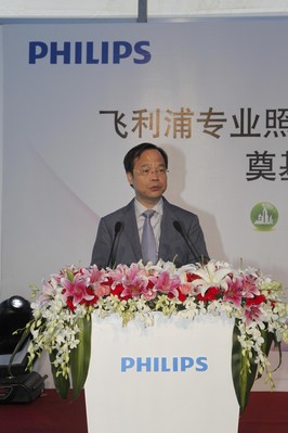 成都市市長(zhǎng)助理，高新區(qū)管委會(huì)主任韓春林致辭