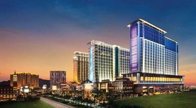 以波利尼西亞為主題的澳門喜來登金沙城中心酒店擁3,896間客房及套房，將于9月20日開幕。位于金沙城中心的澳門喜來登酒店是整個(gè)澳門較大的酒店，也是喜達(dá)屋酒店與度假村集團(tuán)在全球較大的酒店。