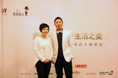跨界文化人曉昱為健身達(dá)人李朝陽(yáng)頒獎(jiǎng)，她高度評(píng)價(jià)生活達(dá)人評(píng)選活動(dòng)，認(rèn)為它是一個(gè)重新認(rèn)識(shí)城市的過(guò)程。