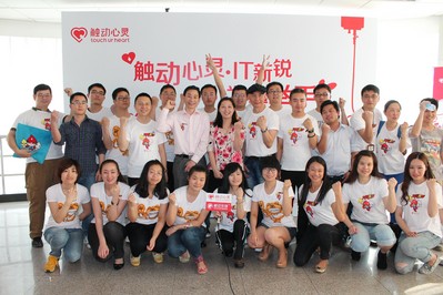 近期，在共青團(tuán)上海市委員會(huì)的指導(dǎo)下，觸動(dòng)傳媒和上海市血液中心攜手共青團(tuán)委旗下上海信息化青年人才協(xié)會(huì)舉行“觸動(dòng)心靈，為愛舉手”無償獻(xiàn)血系列公益活動(dòng)