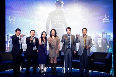 酩悅軒尼詩帝亞吉歐市場董事 MarkEdwards、尊尼獲加品牌總監(jiān)符秀婷女士、李小龍之女Shannon Lee（李香凝）、資深媒體人陳朝華、經濟學家郭士英以及戰(zhàn)略學教授滕斌圣合影