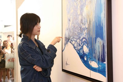 韓國人氣女星具惠善才華洋溢，兼任演員、歌手、導(dǎo)演、作家、畫家、作曲家多重身份