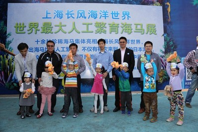 上海長(zhǎng)風(fēng)海洋世界海馬特展家庭形象大使獲贈(zèng)獎(jiǎng)品</span><br /><br /> <a rel="nofollow" href="http://www.ibiyou.cn/sa/2013/11/05/20131105182224421898-org.jpg" target="_blank"><img style="margin-bottom: 5px;" src="http://www.ibiyou.cn/sa/2013/11/05/20131105182224421898.jpg" border="0" alt="上海長(zhǎng)風(fēng)海洋世界海馬特展新增的“海馬明星”草海龍" width="400" /></a><br /><span name="caption">上海長(zhǎng)風(fēng)海洋世界海馬特展新增的“海馬明星”草海龍<br />