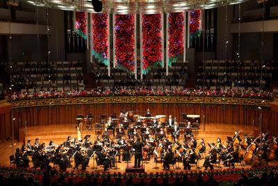 12月28日,“2014隆慶祥瑞新年音樂(lè)會(huì)”奏響國(guó)家大劇院